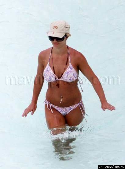 Бритни с детьми отдыхает на пляже083.jpg(Бритни Спирс, Britney Spears)
