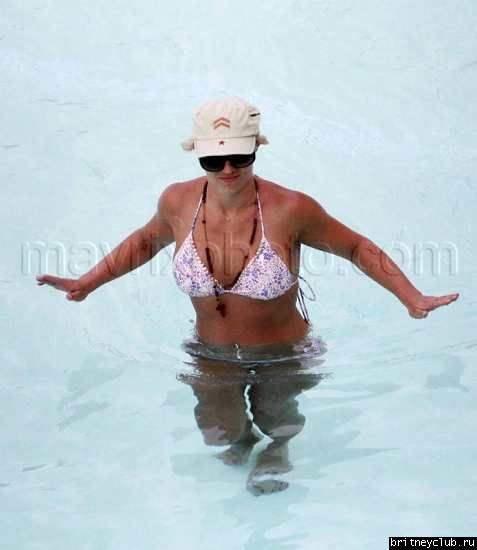 Бритни с детьми отдыхает на пляже085.jpg(Бритни Спирс, Britney Spears)