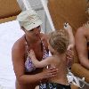 Бритни с детьми отдыхает на пляже