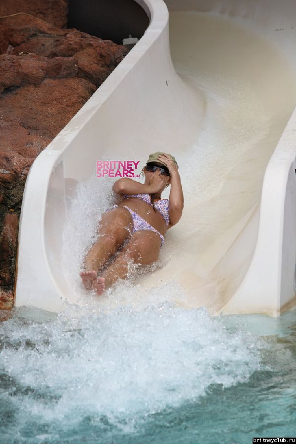 Бритни с семьей в аквапарке6.jpg(Бритни Спирс, Britney Spears)