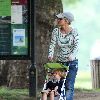 Бритни с детьми в Лондонском парке