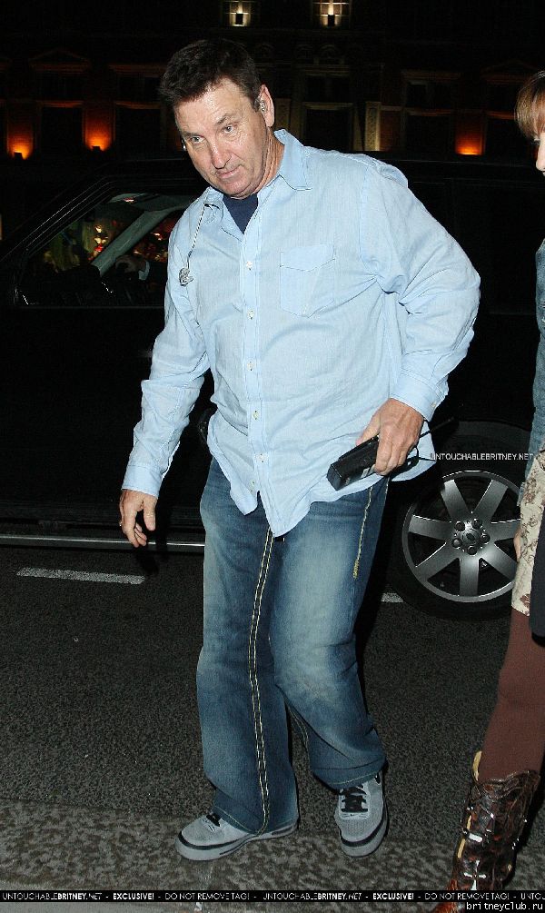 Бритни у гостиницы в Лондоне15.jpg(Бритни Спирс, Britney Spears)