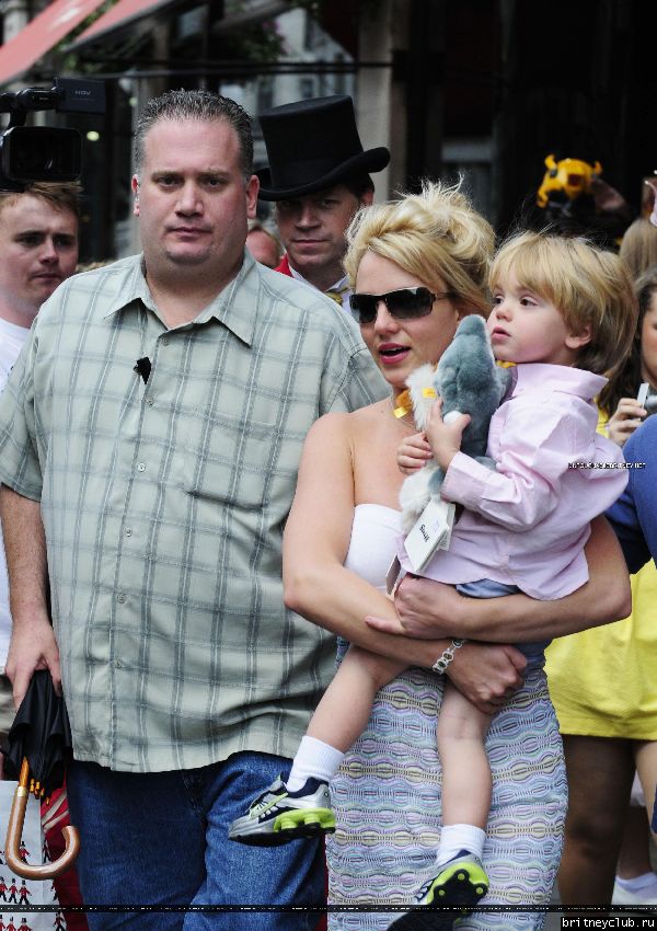Бритни на шоппинге в Лондоне07.jpg(Бритни Спирс, Britney Spears)