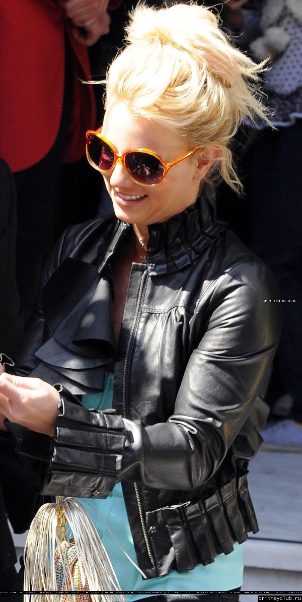 Бритни уезжает из гостиницы в Лондоне20.jpg(Бритни Спирс, Britney Spears)