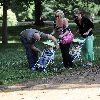 Бритни с детьми на прогулке
