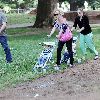 Бритни с детьми на прогулке
