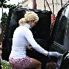 Бритни уезжает из отеля в Лондоне