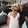 Бритни прибывает в отель в Лондоне