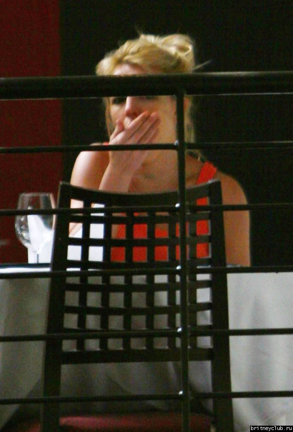 Бритни с Брет в ресторане4.jpg(Бритни Спирс, Britney Spears)