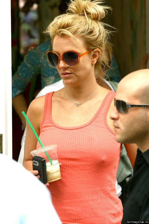 Бритни на шоппинге в районе Soho Лондона028.jpg(Бритни Спирс, Britney Spears)