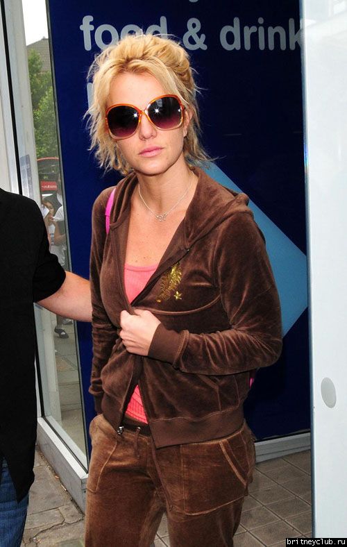 Бритни на шоппинге в районе Soho Лондона042.jpg(Бритни Спирс, Britney Spears)
