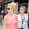 Бритни на шоппинге в районе Soho Лондона