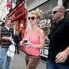 Бритни на шоппинге в районе Soho Лондона