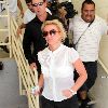 Бритни уезжает из делового центра
