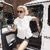 Бритни уезжает из делового центра