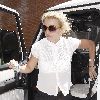 Бритни уезжает из делового центра