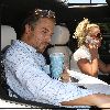 Бритни уезжает из делового центра