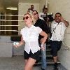 Бритни уезжает из делового центра