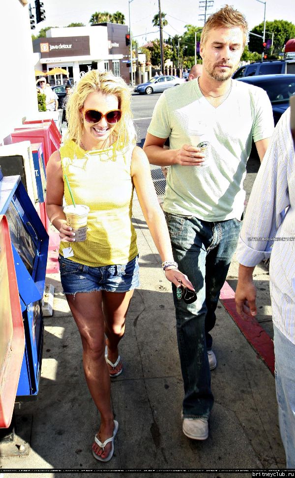 Бритни в Starbucks23.jpg(Бритни Спирс, Britney Spears)