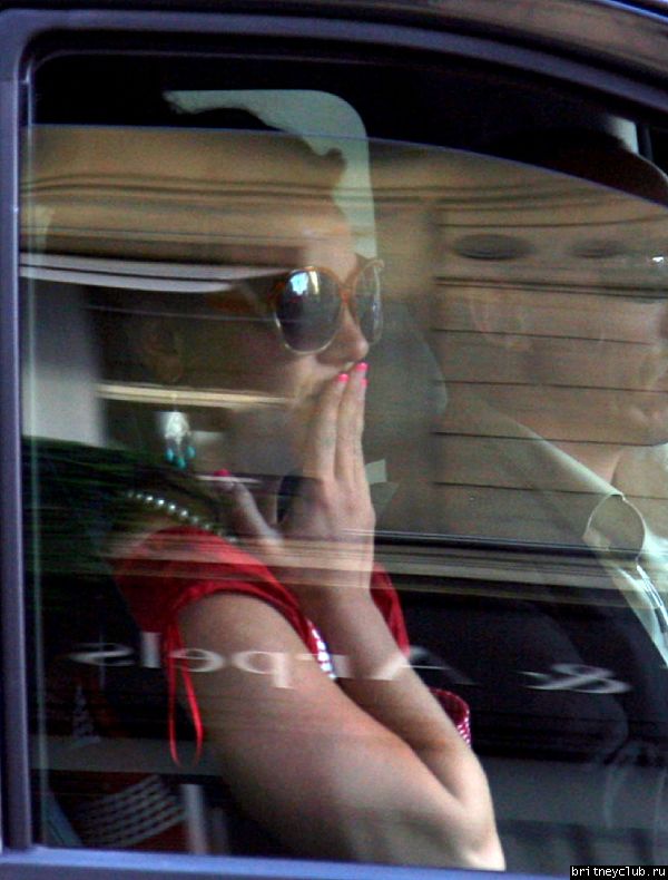 Бритни у отеля в Париже02.jpg(Бритни Спирс, Britney Spears)