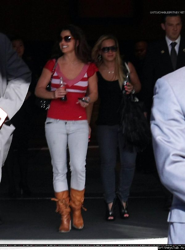 Бритни уезжает из отеля Hyatt в Берлине07.jpg(Бритни Спирс, Britney Spears)