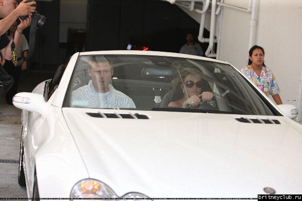 Бритни посещает медицинский центр16.jpg(Бритни Спирс, Britney Spears)