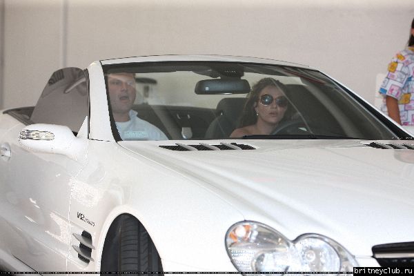 Бритни посещает медицинский центр18.jpg(Бритни Спирс, Britney Spears)