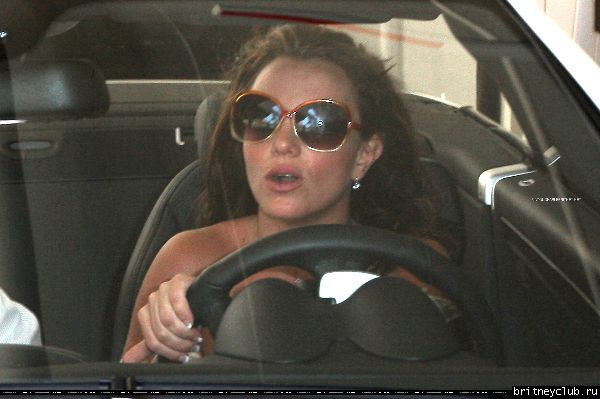 Бритни посещает медицинский центр24.jpg(Бритни Спирс, Britney Spears)