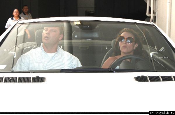 Бритни посещает медицинский центр25.jpg(Бритни Спирс, Britney Spears)
