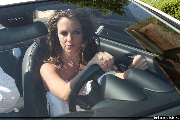 Бритни в Starbucks в Калабасасе28.jpg(Бритни Спирс, Britney Spears)