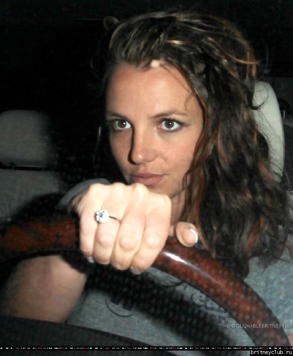 Бритни останавливается у кафе 05.jpg(Бритни Спирс, Britney Spears)