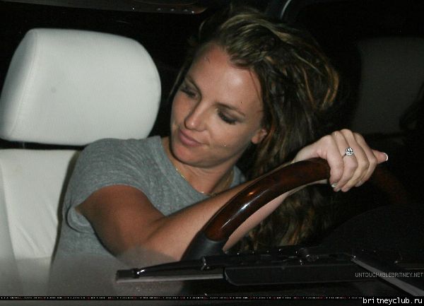 Бритни останавливается у кафе 20.jpg(Бритни Спирс, Britney Spears)