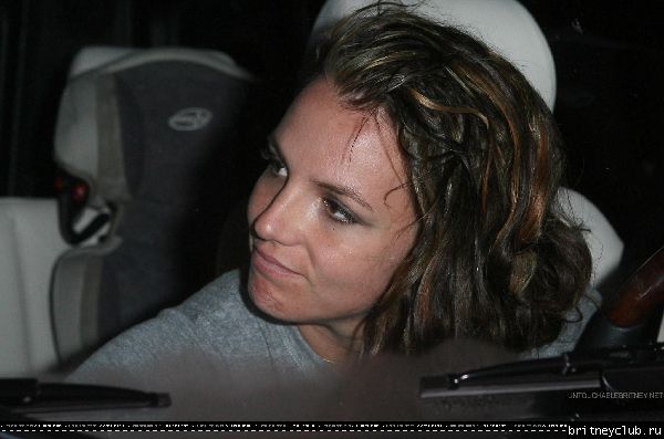 Бритни останавливается у кафе 22.jpg(Бритни Спирс, Britney Spears)