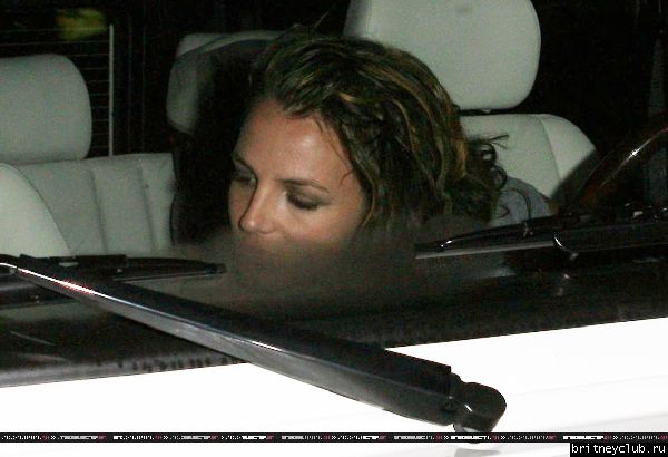 Бритни останавливается у кафе 24.jpg(Бритни Спирс, Britney Spears)