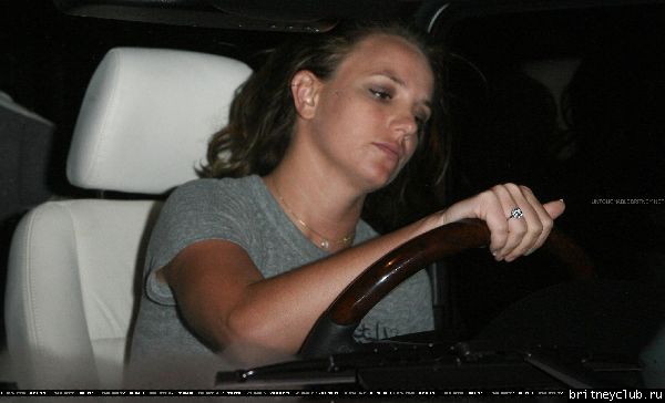 Бритни останавливается у кафе 26.jpg(Бритни Спирс, Britney Spears)