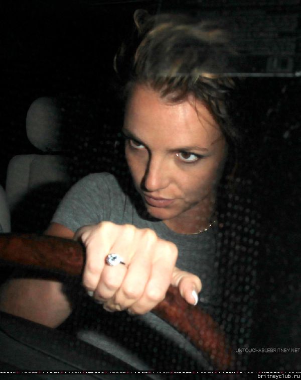 Бритни останавливается у кафе 32.jpg(Бритни Спирс, Britney Spears)