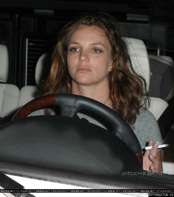 Бритни останавливается у кафе 33.jpg(Бритни Спирс, Britney Spears)