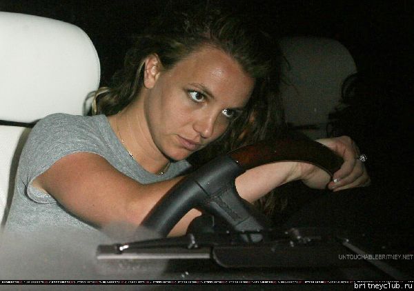 Бритни останавливается у кафе 41.jpg(Бритни Спирс, Britney Spears)