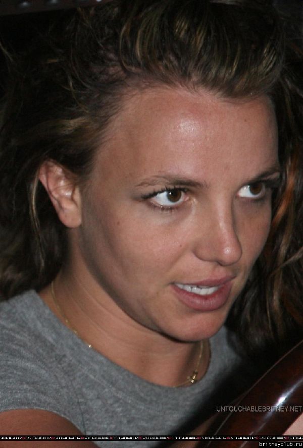 Бритни останавливается у кафе 42.jpg(Бритни Спирс, Britney Spears)