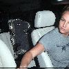 Бритни останавливается у кафе 