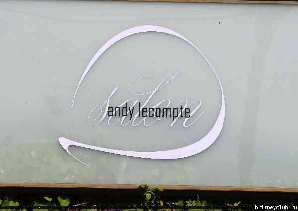 Бритни прибыла в салон Andy LeCompte22.jpg(Бритни Спирс, Britney Spears)