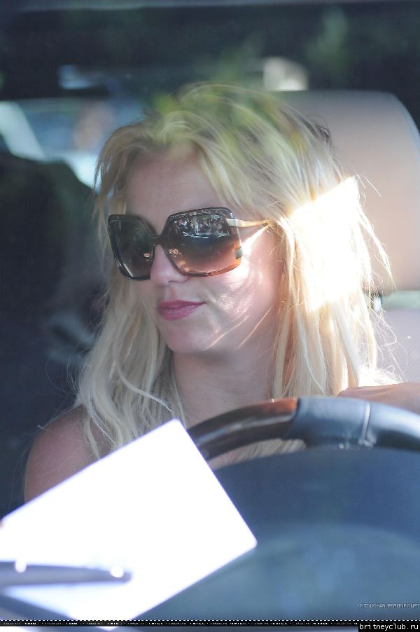 Бритни на шоппинге в бутике Paige Denim001.jpg(Бритни Спирс, Britney Spears)