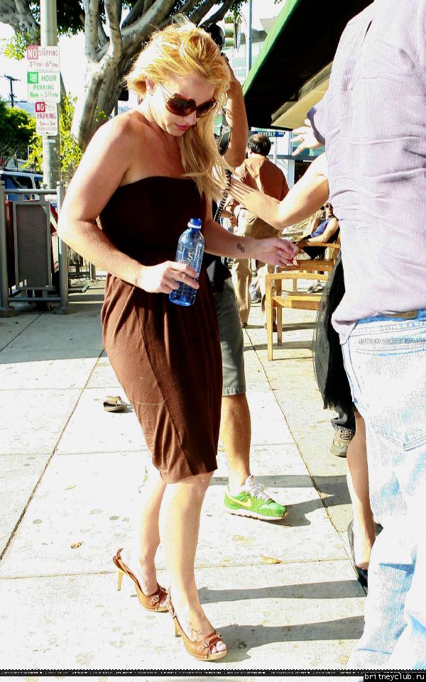 Бритни на шоппинге в бутике Paige Denim048.jpg(Бритни Спирс, Britney Spears)
