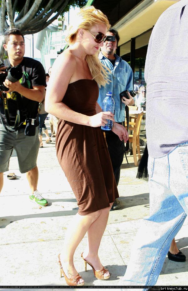 Бритни на шоппинге в бутике Paige Denim050.jpg(Бритни Спирс, Britney Spears)