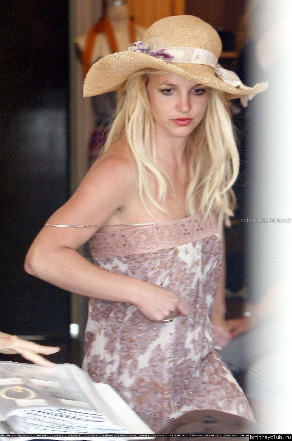 Бритни на шоппинге в бутике Paige Denim112.jpg(Бритни Спирс, Britney Spears)