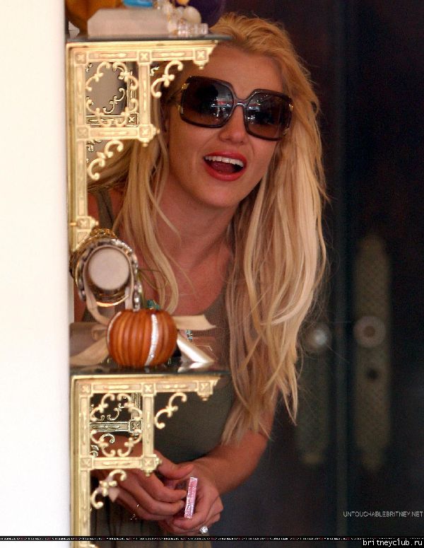 Бритни на шоппинге в бутике Paige Denim119.jpg(Бритни Спирс, Britney Spears)