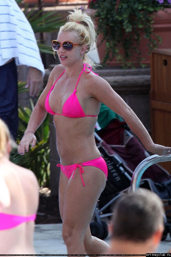 Бритни отдыхает в отеле Ritz Carlton014.jpg(Бритни Спирс, Britney Spears)