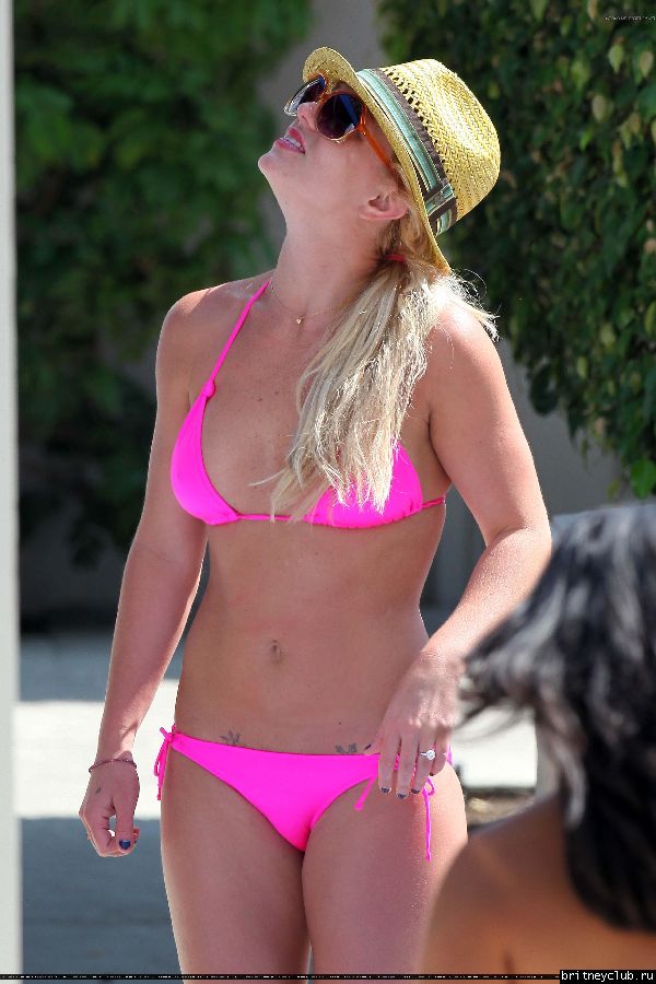 Бритни отдыхает в отеле Ritz Carlton017.jpg(Бритни Спирс, Britney Spears)