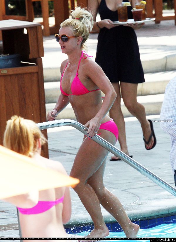 Бритни отдыхает в отеле Ritz Carlton020.jpg(Бритни Спирс, Britney Spears)