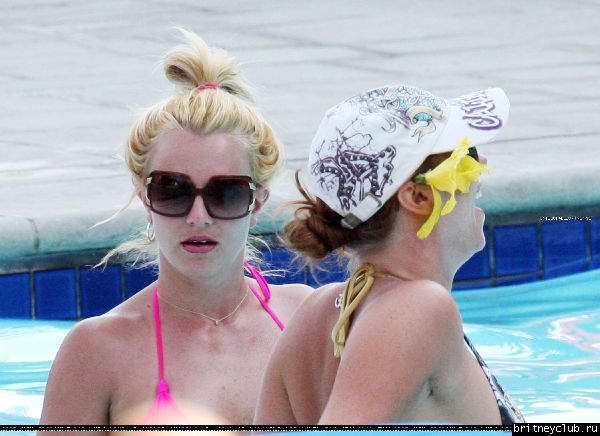 Бритни отдыхает в отеле Ritz Carlton022.jpg(Бритни Спирс, Britney Spears)